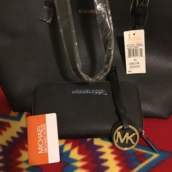 🔥SALE! NWT, MICHAEL KORS, JET SEY CHARM, SHOULDER BAG, AND WALLET🔥🔥 - Picture 6 of 6